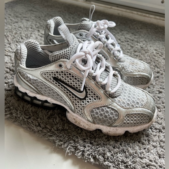 Nike sneakers - Picture 2 of 2